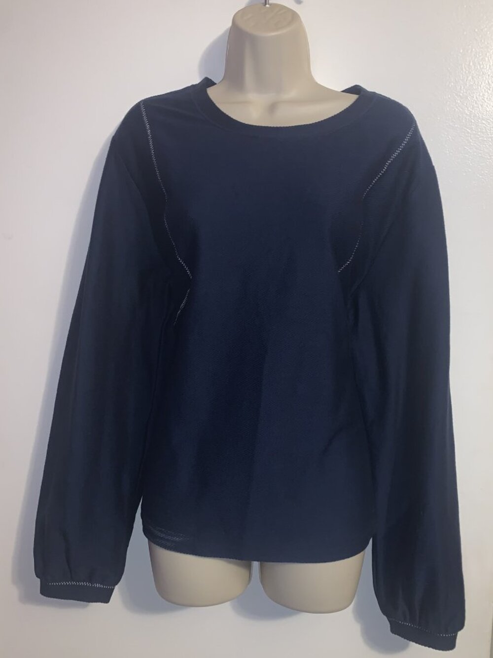 Wonderly, Size Large, Women's Long Sleeve Crew-Neck Top